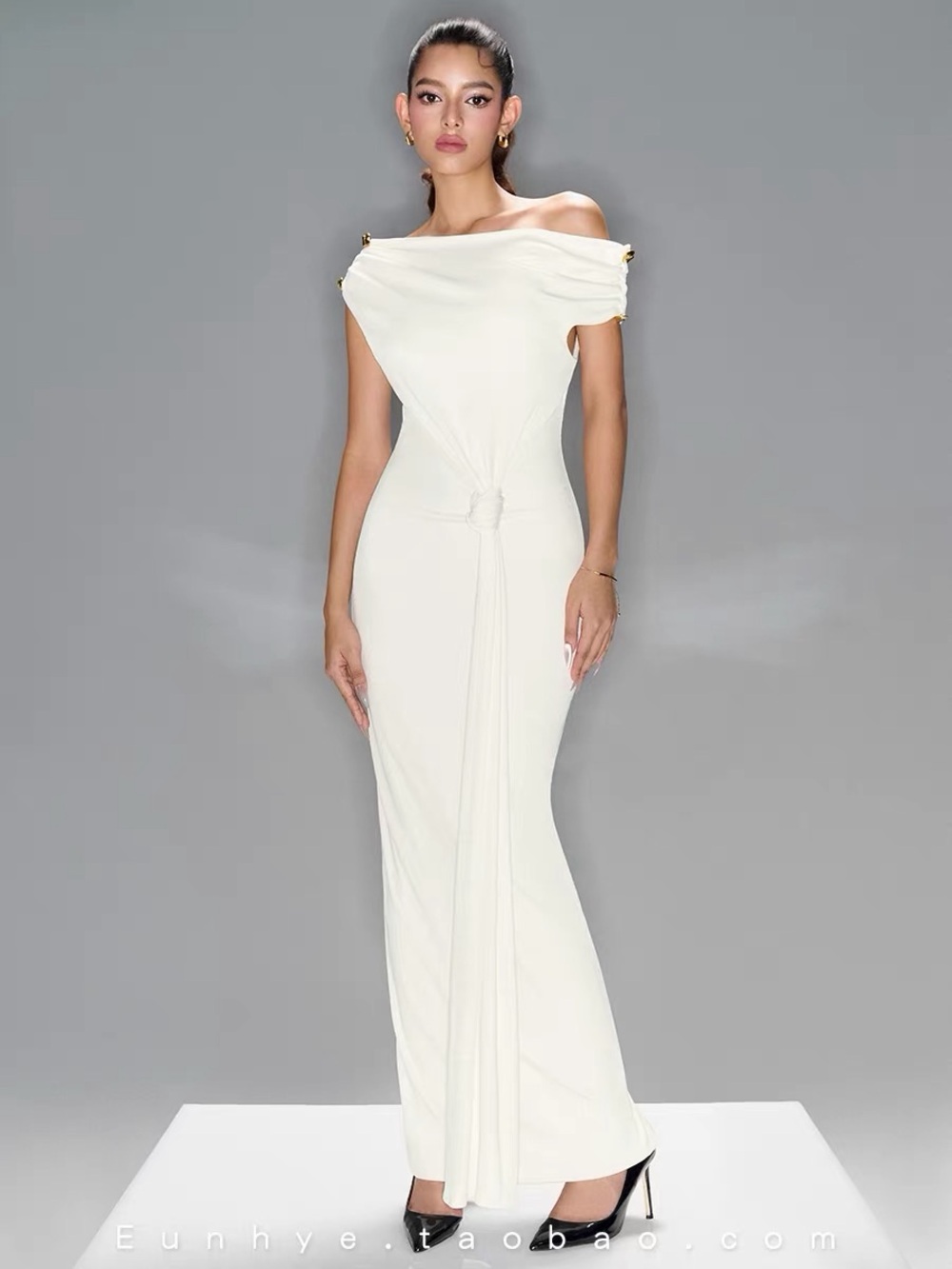 Elegant Off-Shoulder Cream Maxi Dress with Center Knot